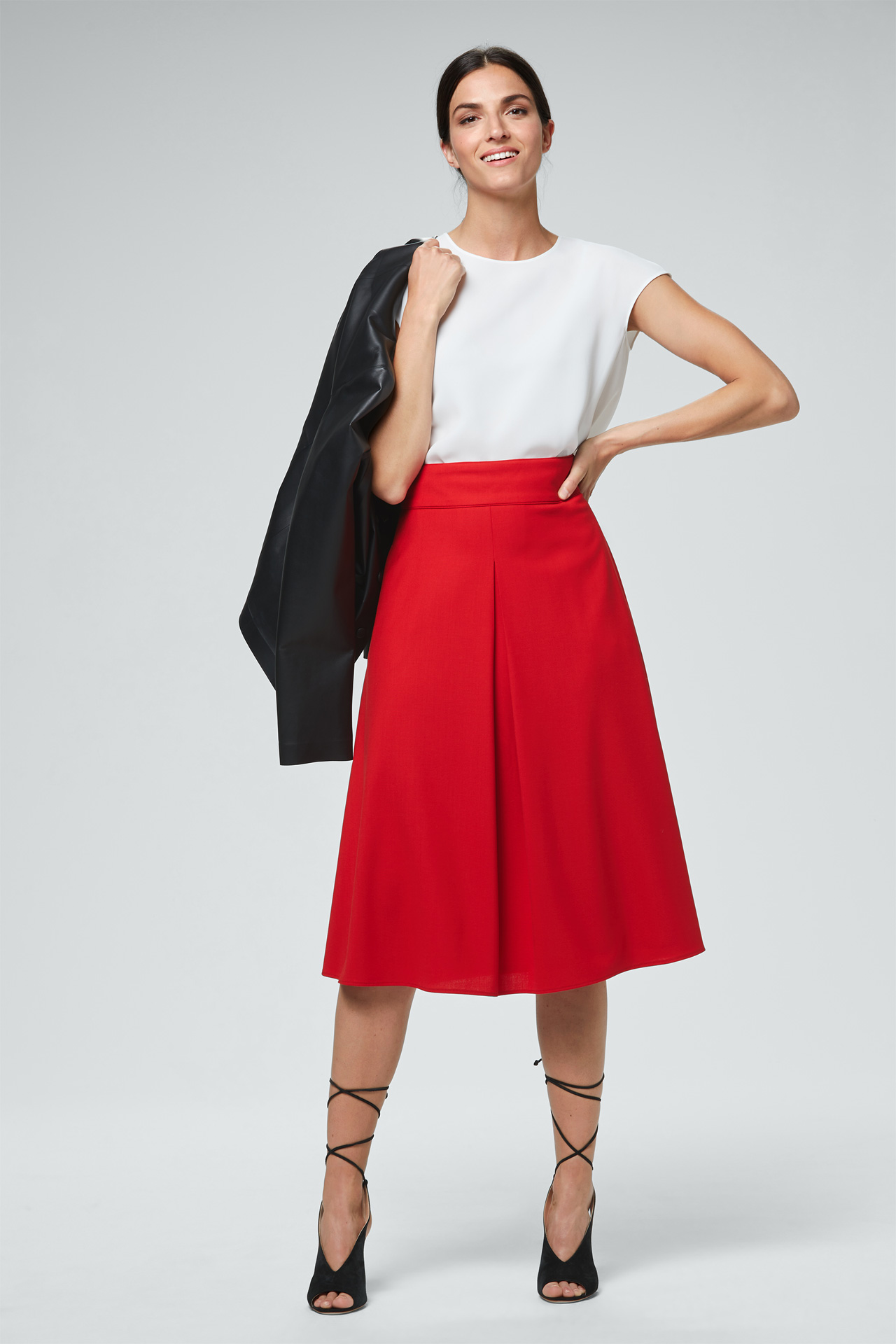 WollRock mit Kellerfalte in Rot im windsor.