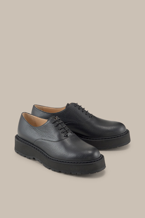 Oxford Lace-up in Grained Leather by Unützer in Black