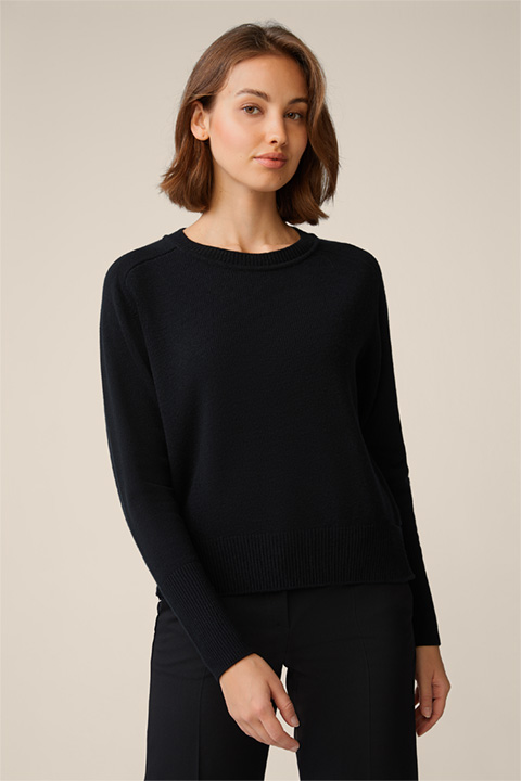 Cashmere Round Neck Sweater in Black