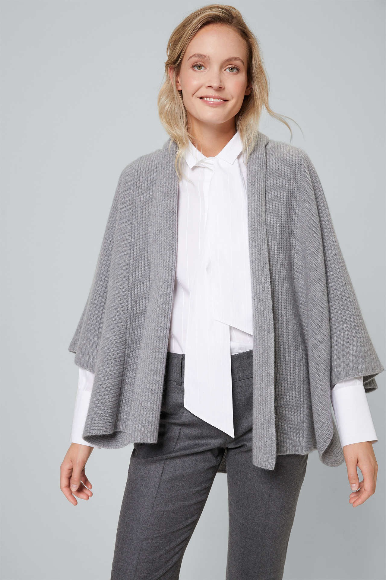 CashmereCape in Grau im windsor. OnlineStore