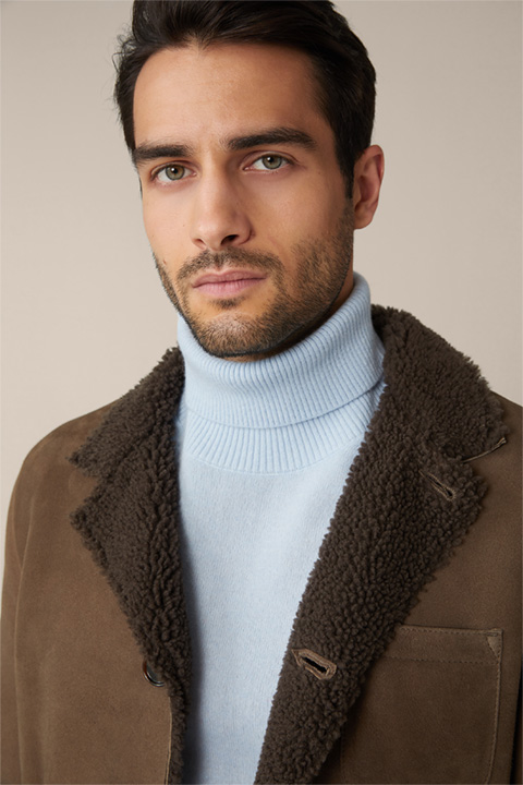 Veste en peau lainée Antola avec col relevé, couleur taupe
